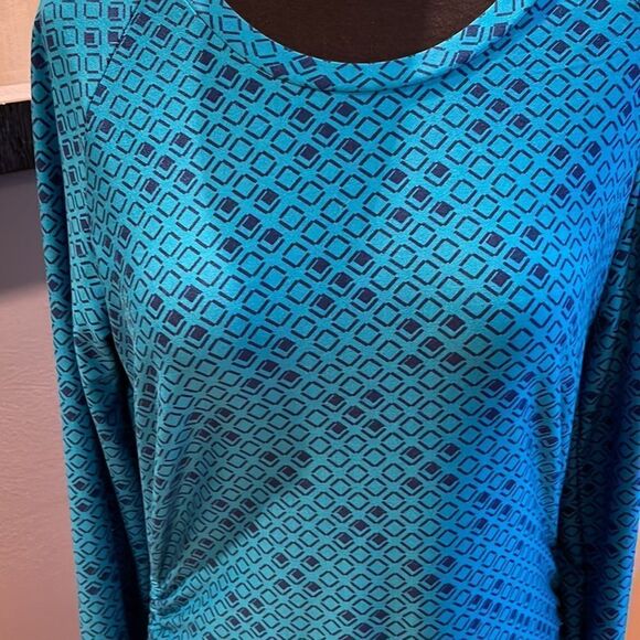 ASCEND deep turquoise geo print stretch knit drawstring ruched lower side top. S - Picture 2 of 7